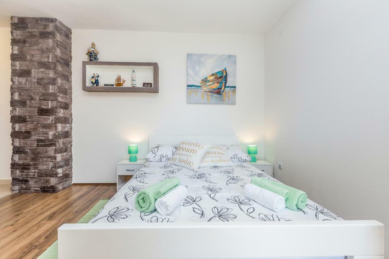 شقة Studio Apartman Magdalena Omišalj المظهر الخارجي الصورة