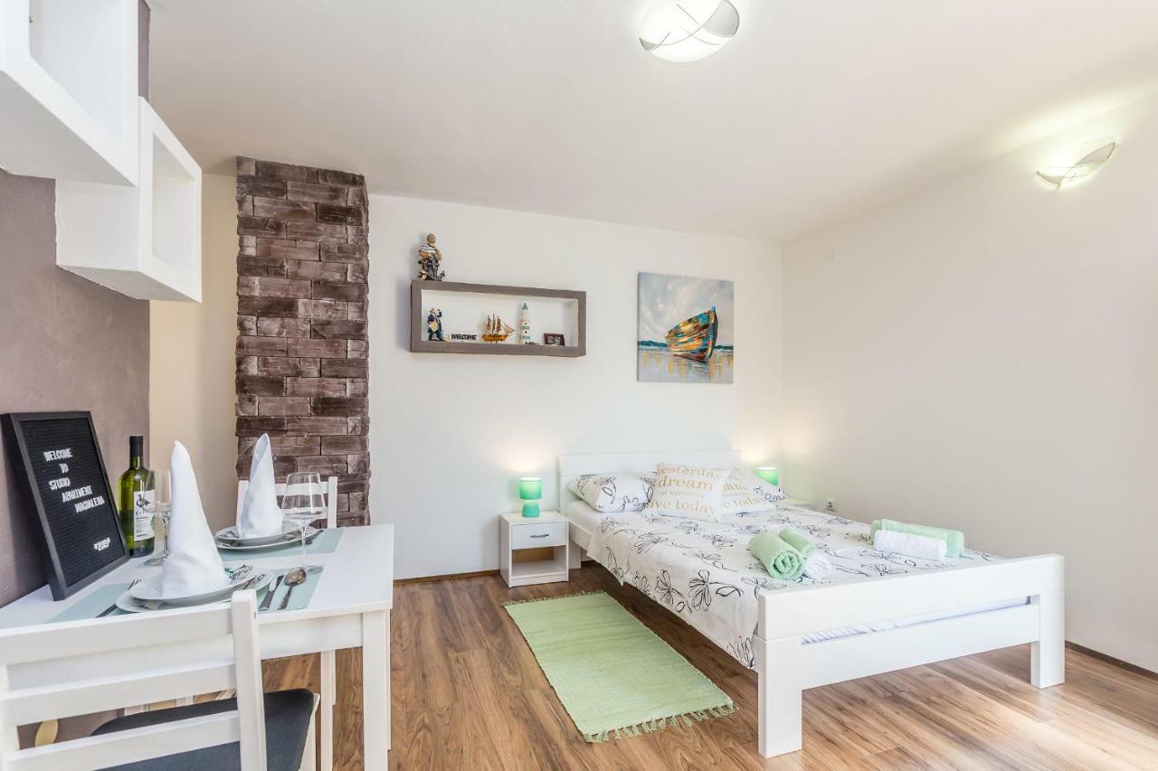 شقة Studio Apartman Magdalena Omišalj المظهر الخارجي الصورة