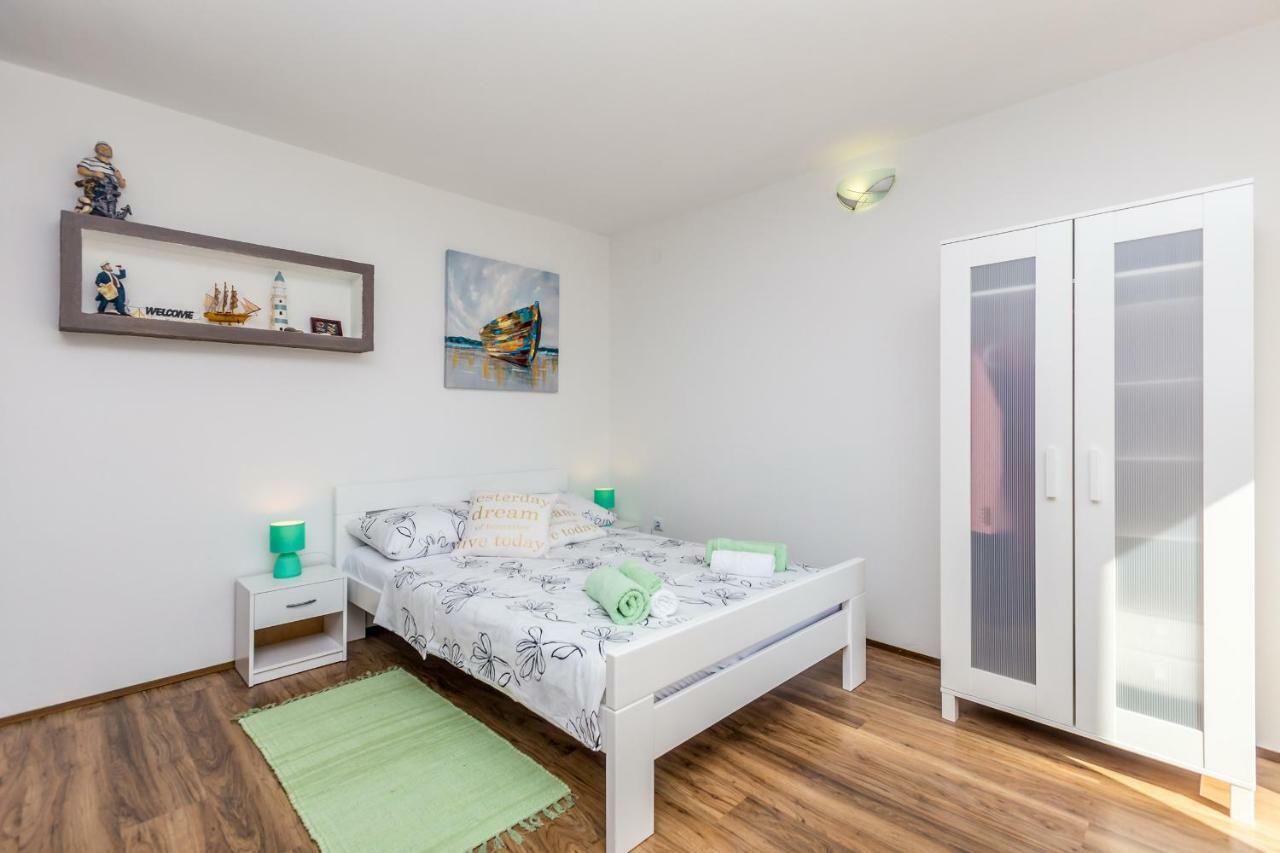 شقة Studio Apartman Magdalena Omišalj المظهر الخارجي الصورة
